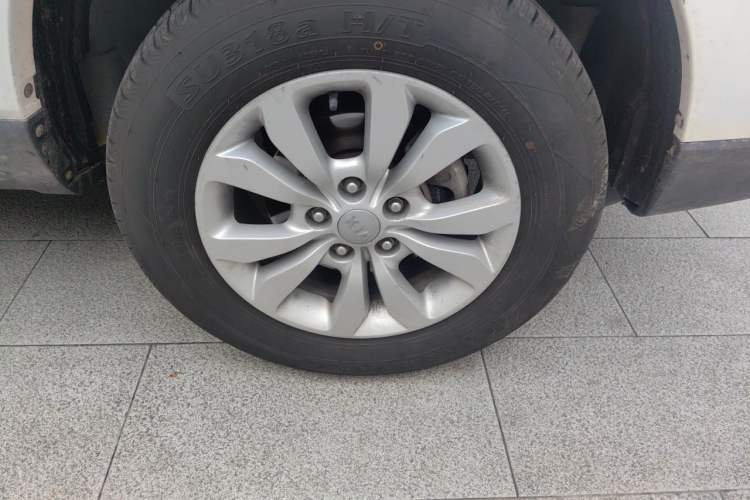 Used Kia Sportage 2013 2.0L Automatic Two-Wheel Drive GL Trim Right Front Wheel Hub