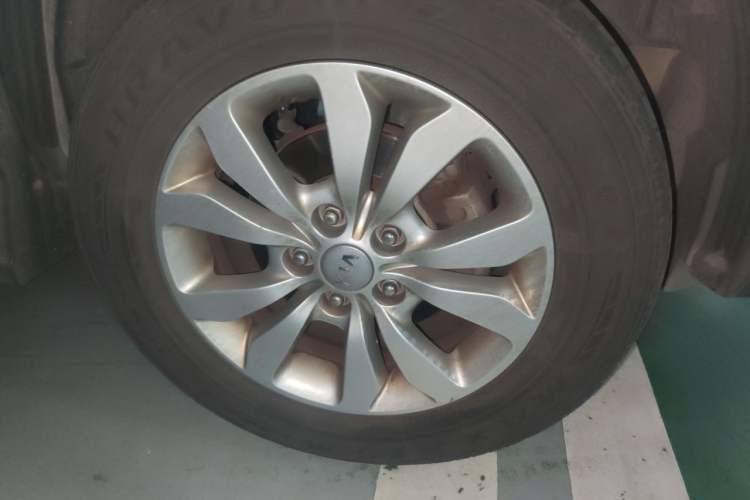 Used Kia Sportage 2013 2.0L Automatic Two-Wheel Drive GL Trim Right Front Wheel Hub