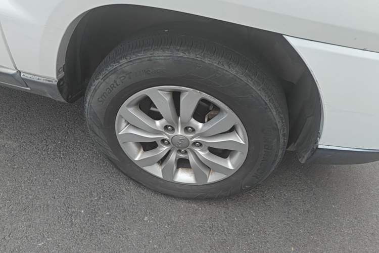 Used Kia Sportage 2013 2.0L Manual Two-Wheel Drive GL Trim Right Front Wheel Hub