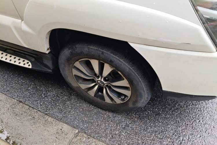 Used Kia Sportage 2013 2.0L Automatic Two-Wheel Drive GLS Trim Right Front Wheel Hub