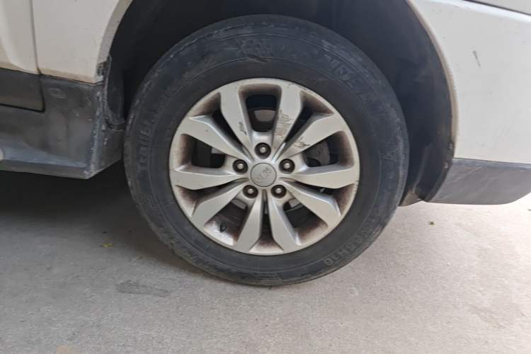 Used Kia Sportage 2013 2.0L Automatic Two-Wheel Drive GL Trim Right Front Wheel Hub