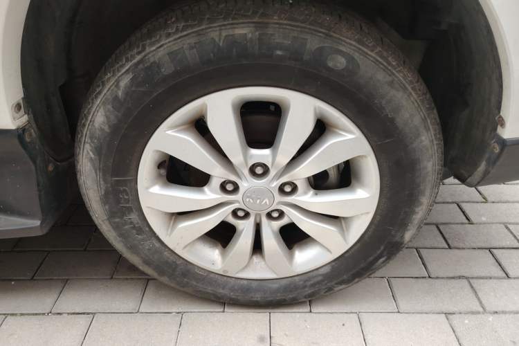Used Kia Sportage 2013 2.0L Automatic Two-Wheel Drive GL Trim Right Front Wheel Hub