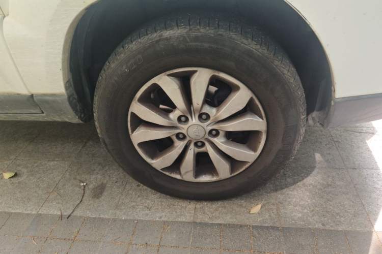 Used Kia Sportage 2013 2.0L Automatic Two-Wheel Drive GL Trim Right Front Wheel Hub