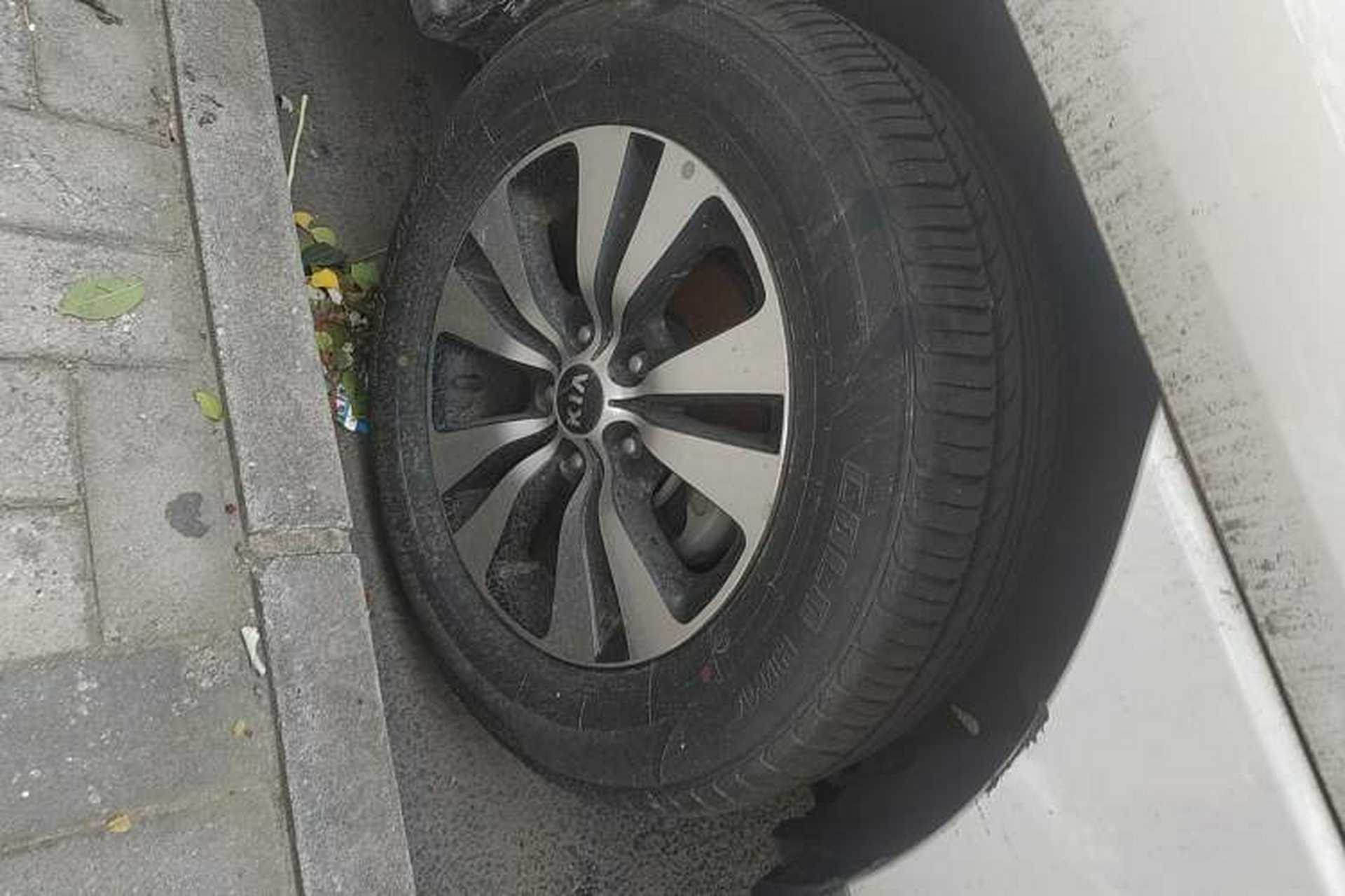 Used Kia Sportage 2013 2.0L Manual Two-Wheel Drive GLS Right Front Wheel Hub