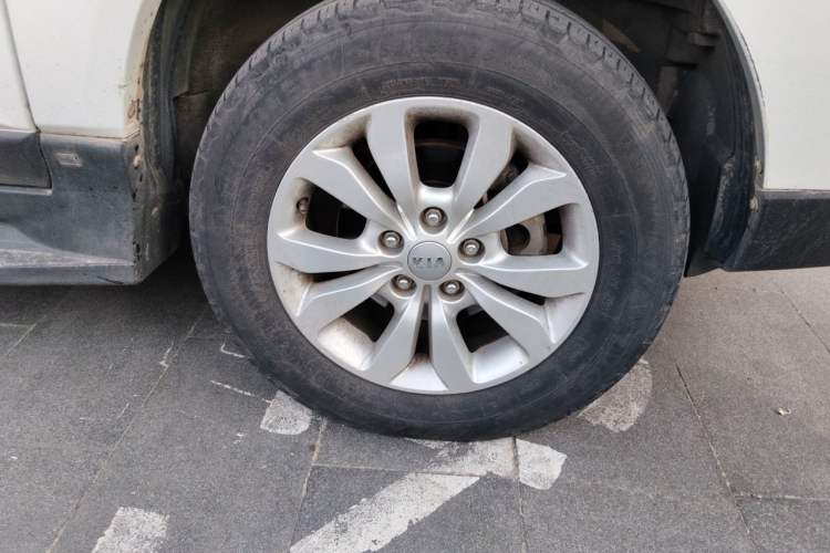 Used Kia Sportage 2013 2.0L Automatic Two-Wheel Drive GL Trim Right Front Wheel Hub