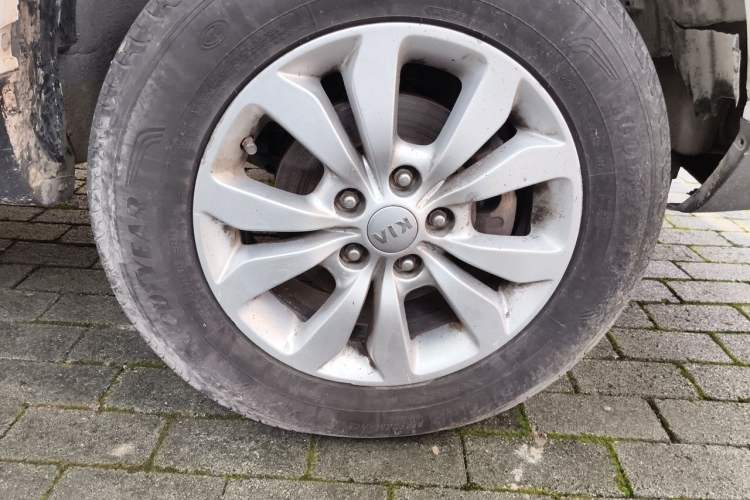Used Kia Sportage 2013 2.0L Automatic Two-Wheel Drive GL Trim Right Front Wheel Hub