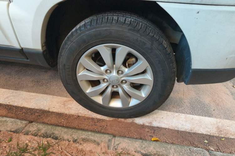Used Kia Sportage 2013 2.0L Automatic Two-Wheel Drive GL Trim Right Front Wheel Hub