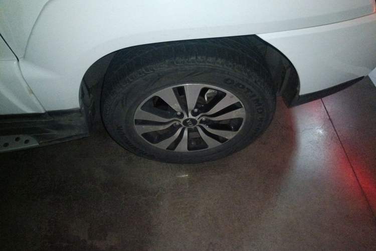 Used Kia Sportage 2013 2.0L Manual Two-Wheel Drive GLS Right Front Wheel Hub