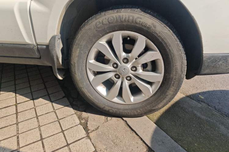 Used Kia Sportage 2013 2.0L Automatic Two-Wheel Drive GL Trim Right Front Wheel Hub