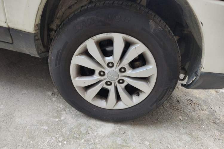 Used Kia Sportage 2013 2.0L Automatic Two-Wheel Drive GL Trim Right Front Wheel Hub