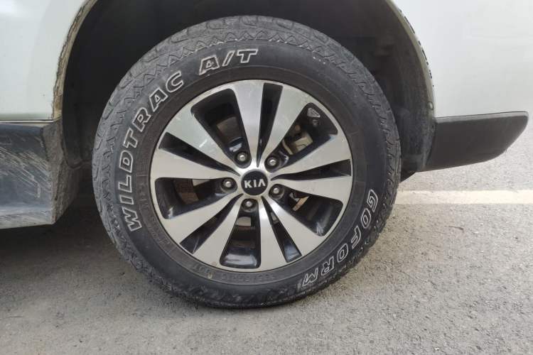 Used Kia Sportage 2013 2.0L Manual Two-Wheel Drive GLS Right Front Wheel Hub
