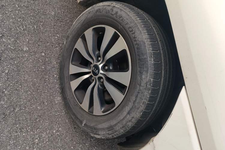 Used Kia Sportage 2013 2.0L Manual Two-Wheel Drive GLS Right Front Wheel Hub
