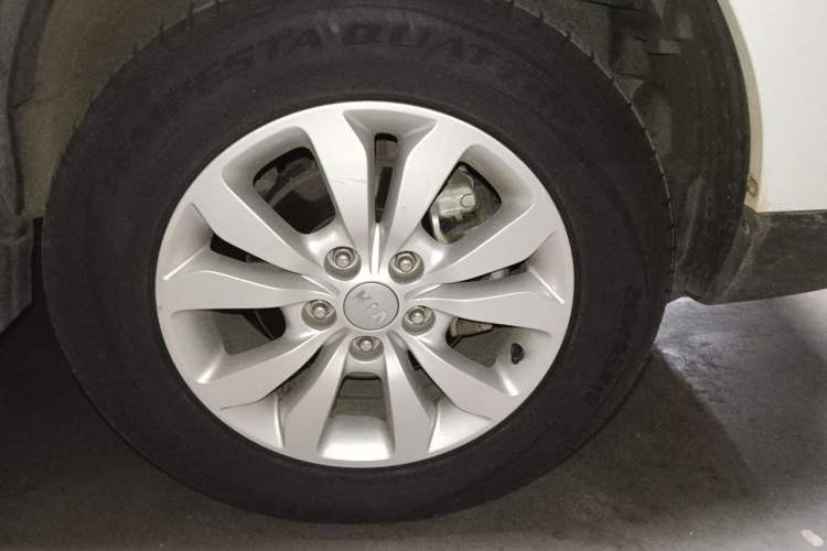 Used Kia Sportage 2013 2.0L Automatic Two-Wheel Drive GL Trim Right Front Wheel Hub