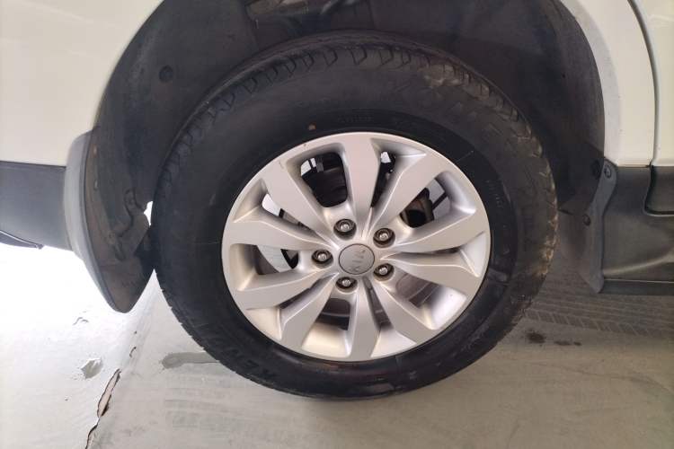 Used Kia Sportage 2013 2.0L Manual Two-Wheel Drive GL Trim Right Rear Wheel Hub