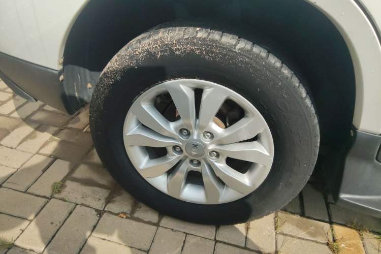 Used Kia Sportage 2013 2.0L Automatic Two-Wheel Drive GL Trim Right Rear Wheel Hub