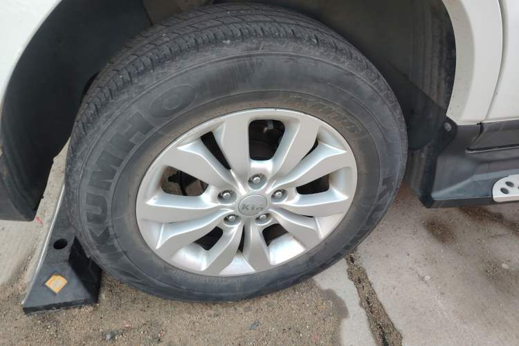 Used Kia Sportage 2013 2.0L Automatic Two-Wheel Drive GL Trim Right Rear Wheel Hub
