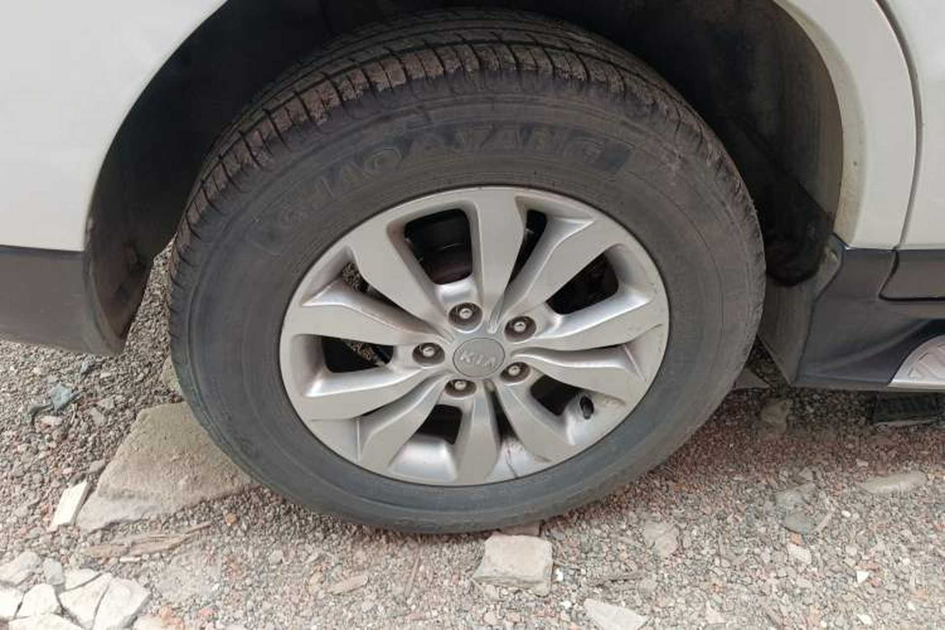 Used Kia Sportage 2013 2.0L Automatic Two-Wheel Drive GL Trim Right Rear Wheel Hub