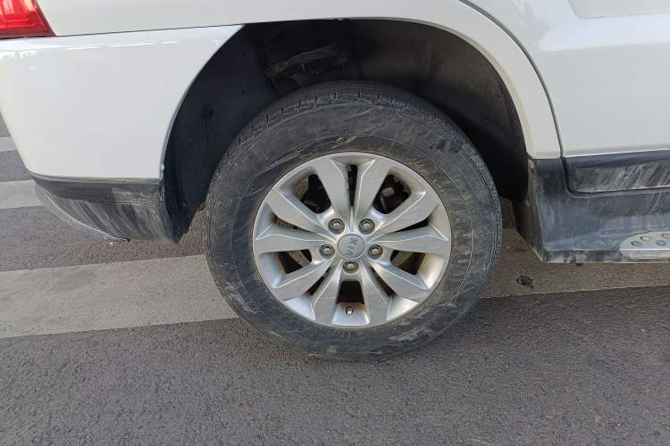 Used Kia Sportage 2013 2.0L Automatic Two-Wheel Drive GL Trim Right Rear Wheel Hub