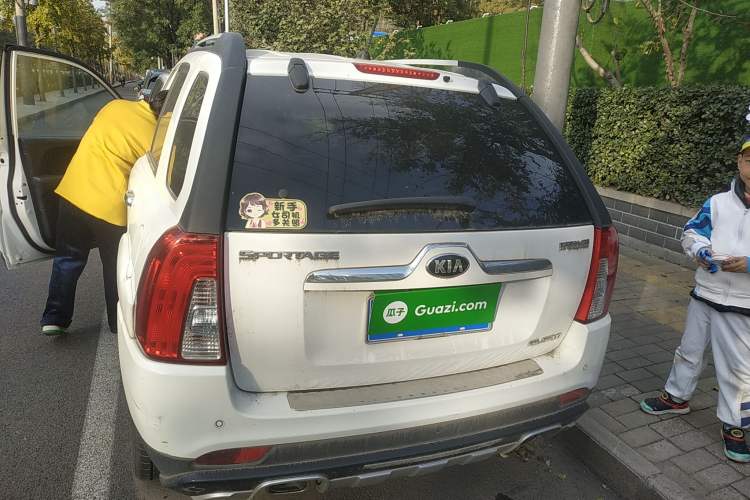 Used Kia Sportage 2013 2.0L Manual Two-Wheel Drive GLS Trunk