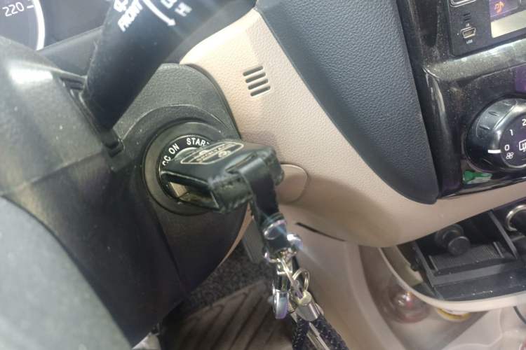 Used Kia Sportage 2013 2.0L Manual Two-Wheel Drive GL Trim Vehicle Key