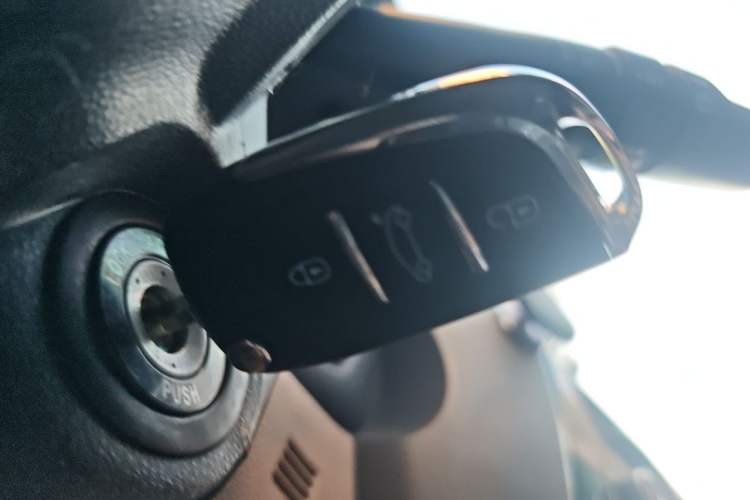 Used Kia Sportage 2013 2.0L Automatic Two-Wheel Drive GL Trim Vehicle Key