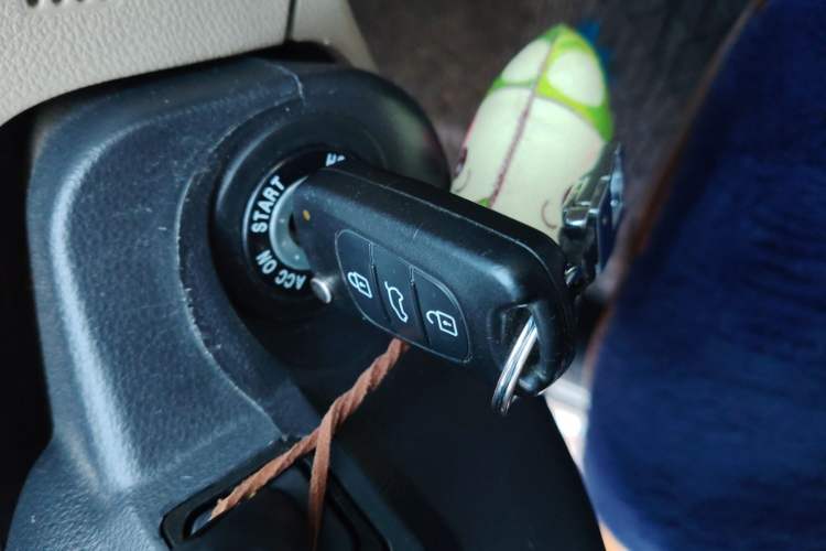 Used Kia Sportage 2013 2.0L Manual Two-Wheel Drive GL Trim Vehicle Key