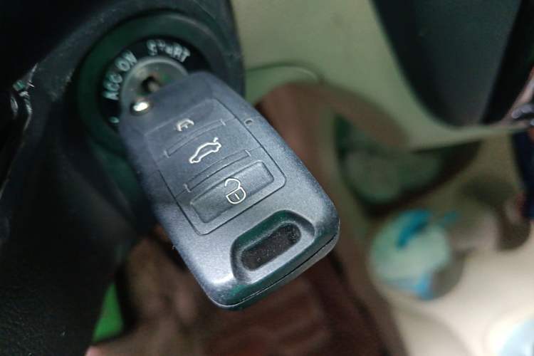 Used Kia Sportage 2013 2.0L Automatic Two-Wheel Drive GL Trim Vehicle Key
