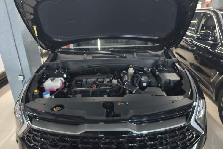 Used Kia Sportage (Chinese Domestic Model) 2025 1.5T Two-Wheel Drive Prestige Smart Enjoyment Version Engine Bay