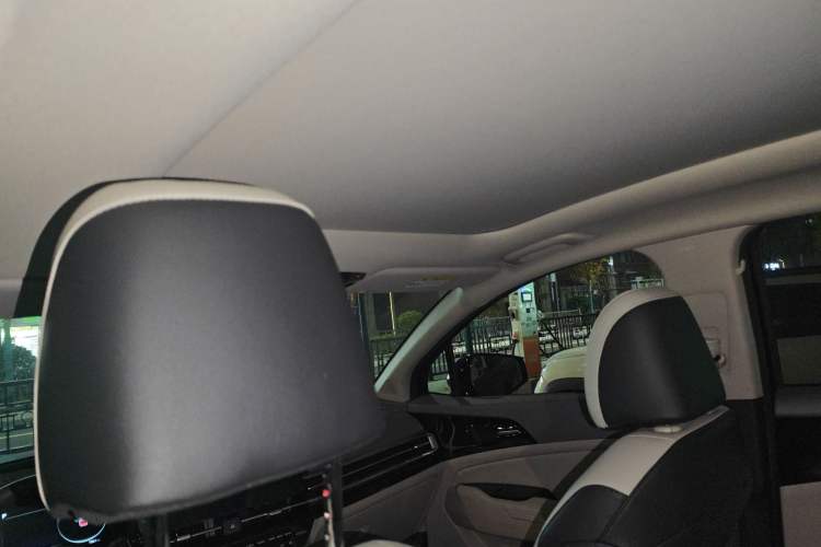 Used Kia Sportage (Chinese Domestic Model) 2023 1.5T Two-Wheel Drive Prestige Edition Headliner