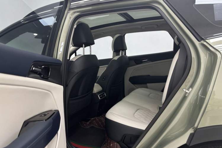 Used Kia Sportage (Chinese Domestic Model) 2023 2.0L HEV Two-Wheel Drive Flagship Edition Roof