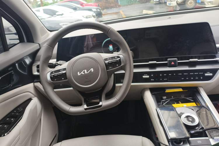 Used Kia Sportage (Chinese Domestic Model) 2023 1.5T Two-Wheel Drive Prestige Edition Center Console