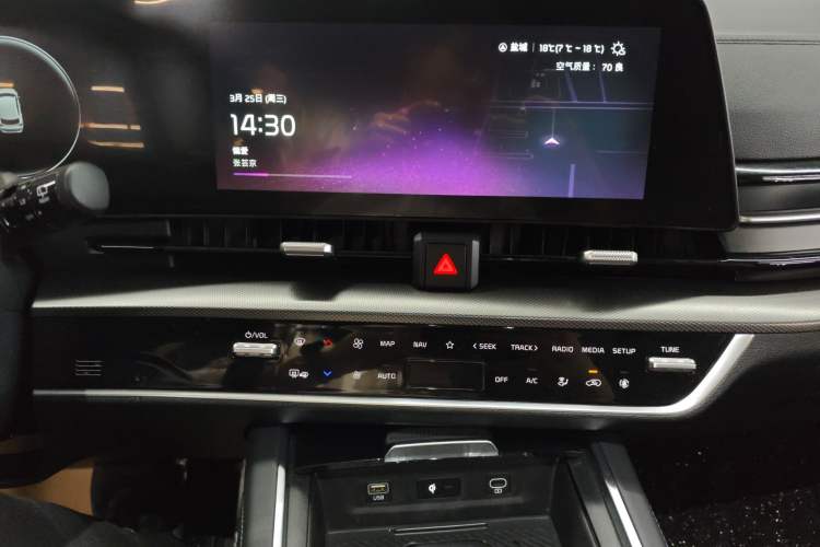 Used Kia Sportage (Chinese Domestic Model) 2023 2.0T Two-Wheel-Drive Prestige Edition Audio And AC Panel