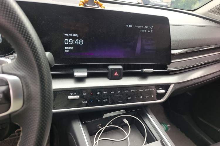 Used Kia Sportage (Chinese Domestic Model) 2023 2.0T Two-Wheel Drive Flagship Edition Audio And AC Panel