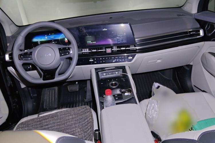 Used Kia Sportage (Chinese Domestic Model) 2023 1.5T Two-Wheel Drive Prestige Edition Center Console