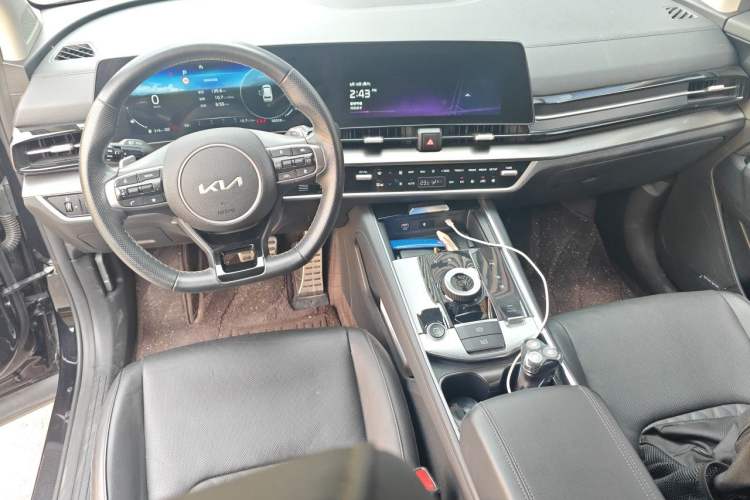 Used Kia Sportage (Chinese Domestic Model) 2023 2.0T Two-Wheel Drive Flagship Edition Center Console