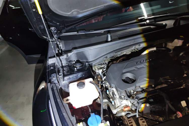 Used Kia Sportage (Chinese Domestic Model) 2023 2.0T Four-Wheel Drive Flagship Version Engine Bay Right