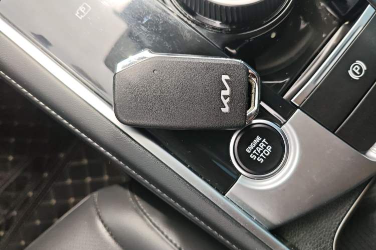 Used Kia Sportage (Chinese Domestic Model) 2023 2.0T Two-Wheel-Drive Prestige Edition Interior 1