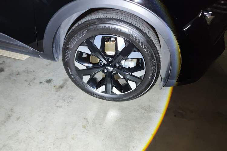 Used Kia Sportage (Chinese Domestic Model) 2023 2.0T Four-Wheel Drive Flagship Version Right Front Wheel Hub