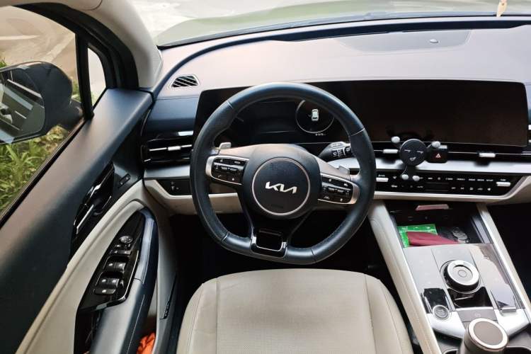 Used Kia Sportage (Chinese Domestic Model) 2023 2.0L HEV Two-Wheel Drive Flagship Edition Steering Wheel