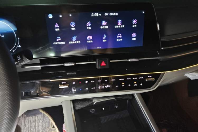 Used Kia Sportage (Chinese Domestic Model) 2023 1.5T Two-Wheel Drive Prestige Edition Audio And AC Panel