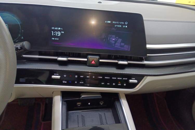 Used Kia Sportage (Chinese Domestic Model) 2023 1.5T Two-Wheel Drive Prestige Edition Audio And AC Panel