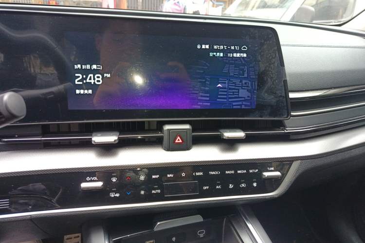 Used Kia Sportage (Chinese Domestic Model) 2023 2.0T Two-Wheel-Drive Prestige Edition Audio And AC Panel