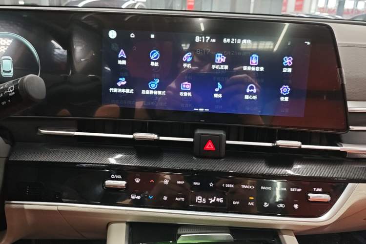 Used Kia Sportage (Chinese Domestic Model) 2023 1.5T Two-Wheel Drive Prestige Edition Audio And AC Panel