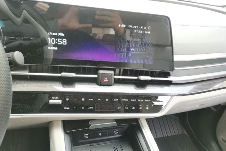 Used Kia Sportage (Chinese Domestic Model) 2023 1.5T Two-Wheel Drive Prestige Edition Audio And AC Panel