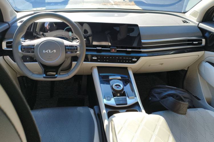 Used Kia Sportage (Chinese Domestic Model) 2023 1.5T Two-Wheel Drive Prestige Edition Center Console