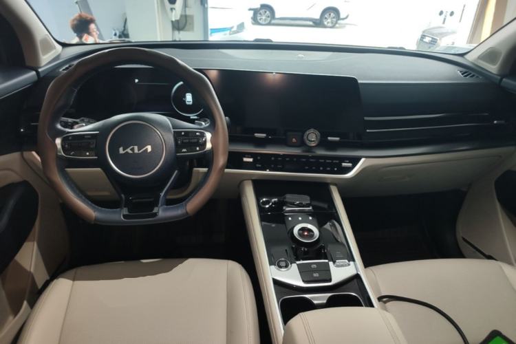 Used Kia Sportage (Chinese Domestic Model) 2023 2.0L HEV Two-Wheel Drive Prestige Edition Center Console