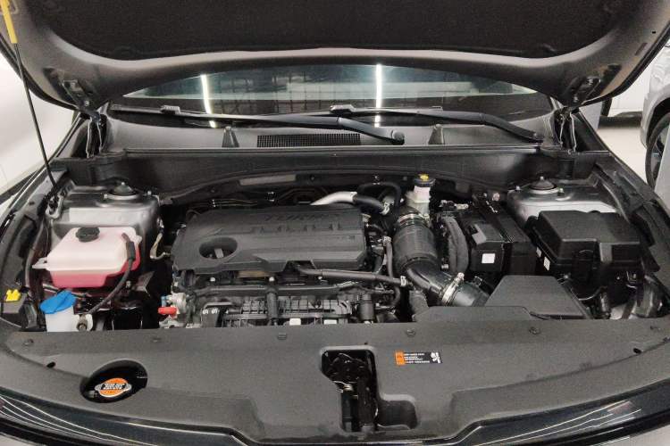 Used Kia Sportage (Chinese Domestic Model) 2023 2.0T Two-Wheel-Drive Prestige Edition Engine Bay