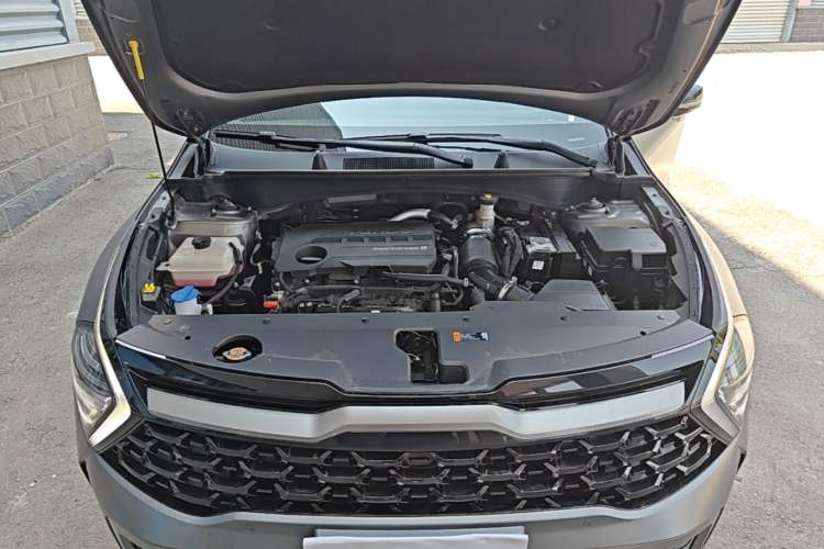 Used Kia Sportage (Chinese Domestic Model) 2023 2.0T Two-Wheel-Drive Prestige Edition Engine Bay