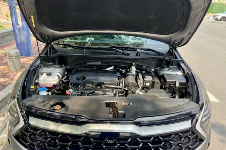 Used Kia Sportage (Chinese Domestic Model) 2023 2.0T Two-Wheel Drive Flagship Edition Engine Bay