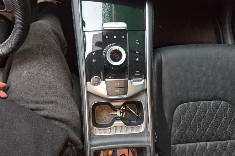 Used Kia Sportage (Chinese Domestic Model) 2023 2.0T Two-Wheel Drive Flagship Edition Gear Lever